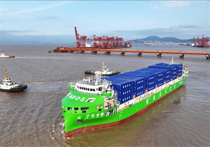 Tàu container chạy hoàn toàn bằng điện đầu tiên trên thế giới