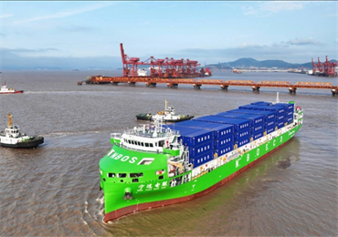 Tàu container chạy hoàn toàn bằng điện đầu tiên trên thế giới